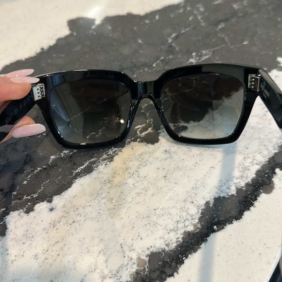 Saint Laurent BOLD SL1 Sunglasses - Picture 4 of 7